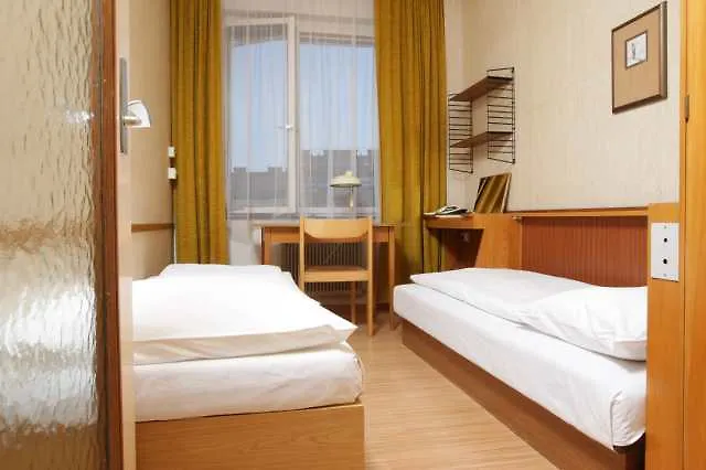 Hotel Academia 2*